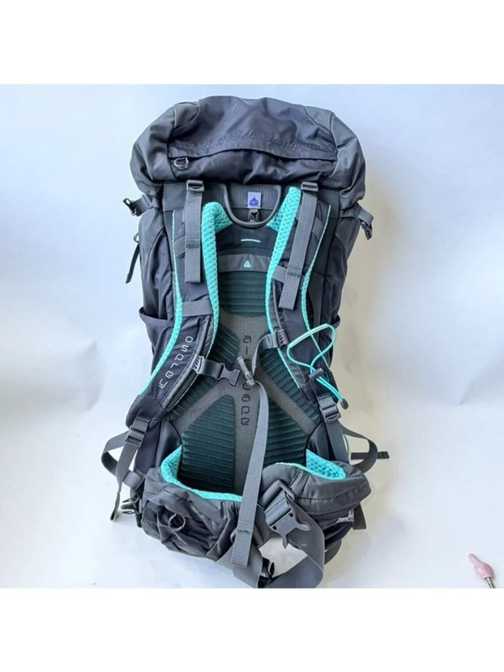 Osprey Hiking Backpack Gray Outdoor Trekking Travel Pack WS/WM 16-20 inch